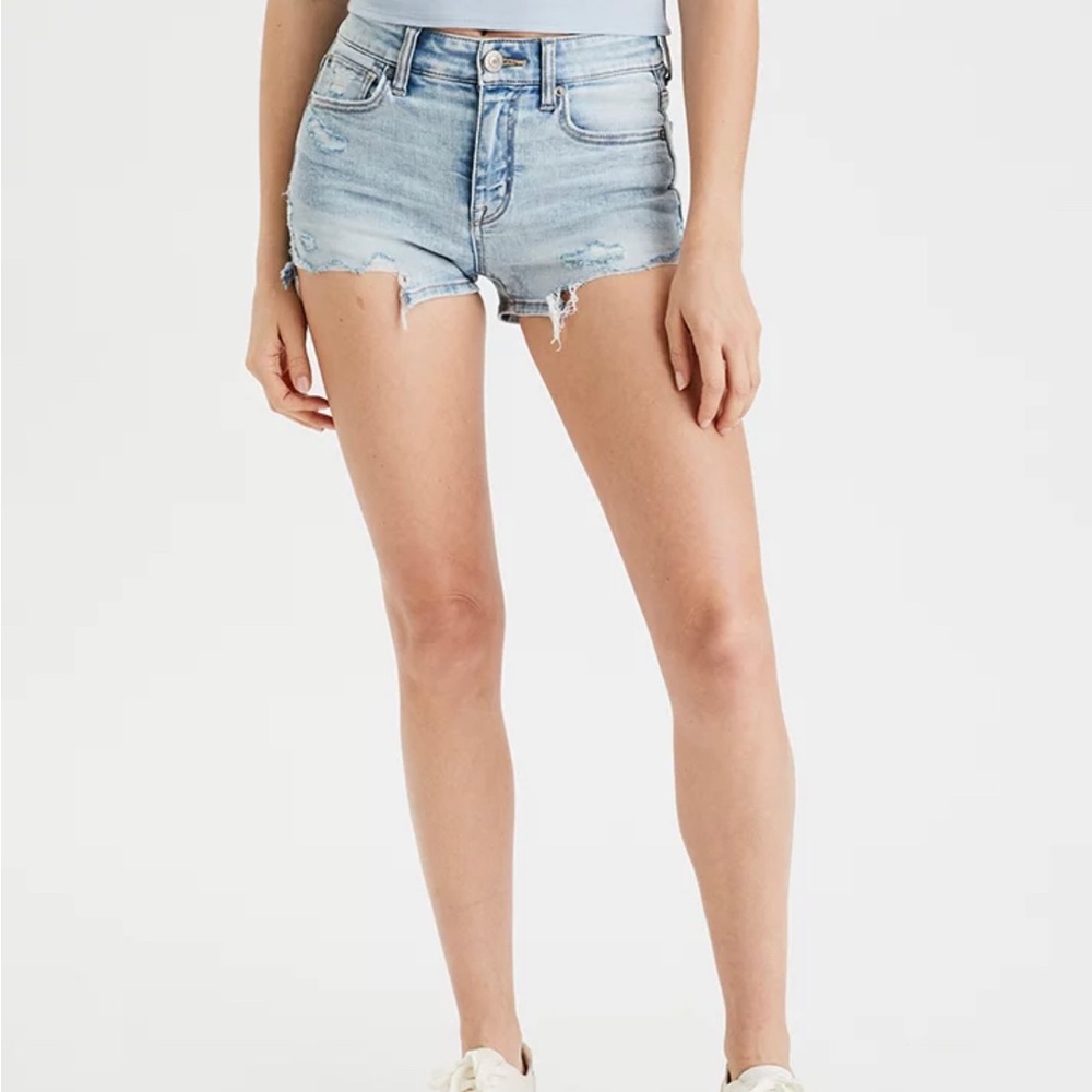 High-waisted light wash blue denim shorts from American Eagle - Picture 3 of 4